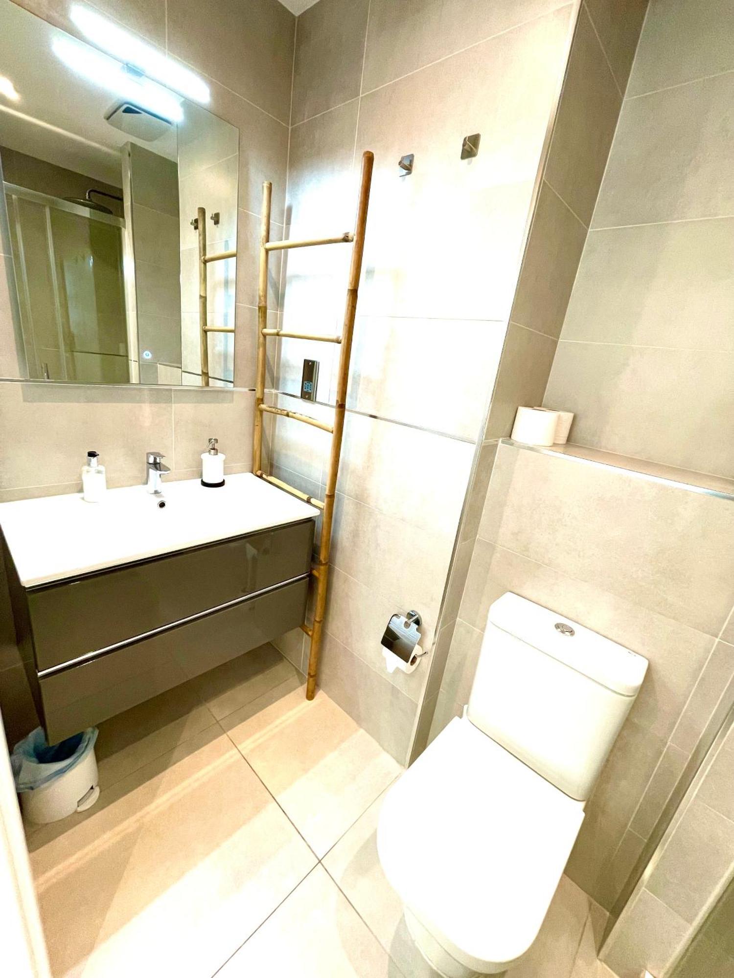 Gibraltar Central Suites Extérieur photo
