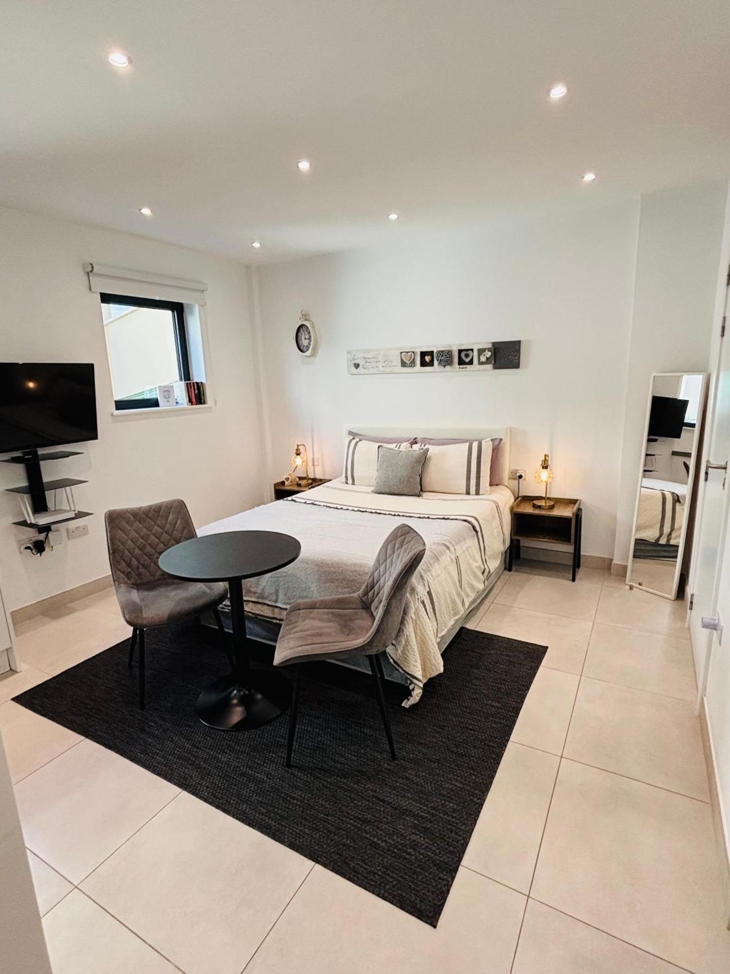 Gibraltar Central Suites Extérieur photo
