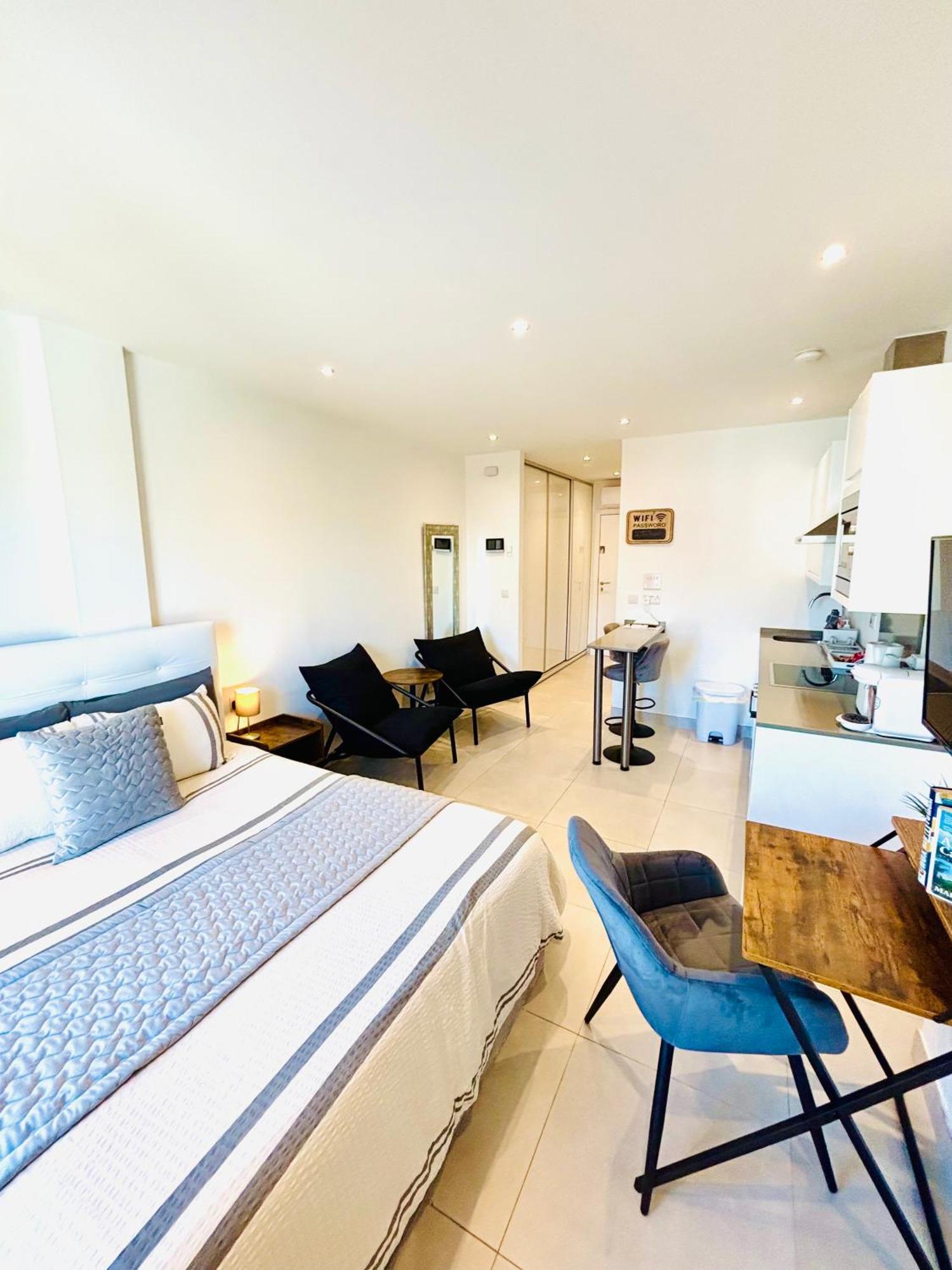 Gibraltar Central Suites Extérieur photo